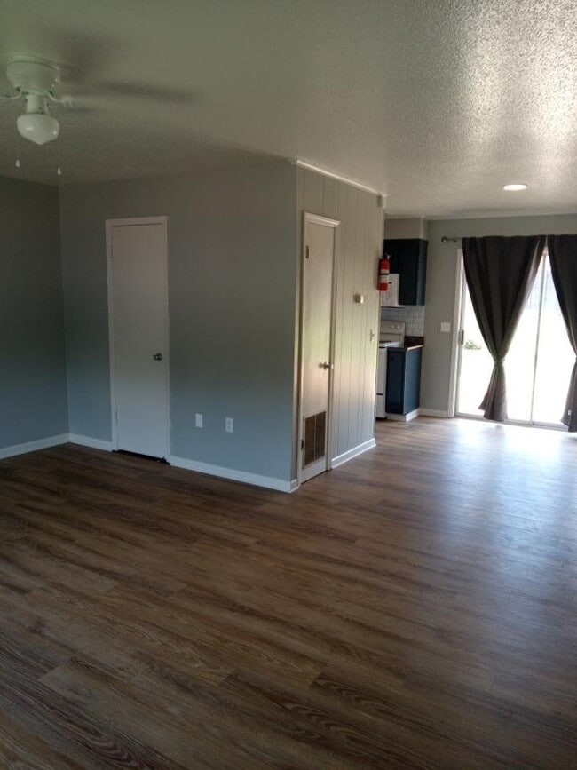 Building Photo - Pirate Cove Apartments 9-16