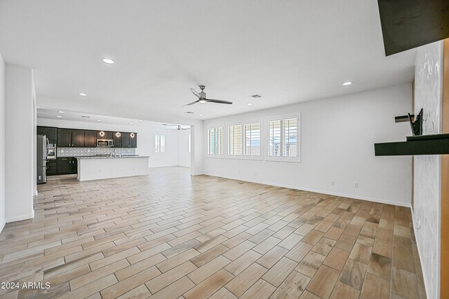 Building Photo - 14049 W Desert Hollow Dr
