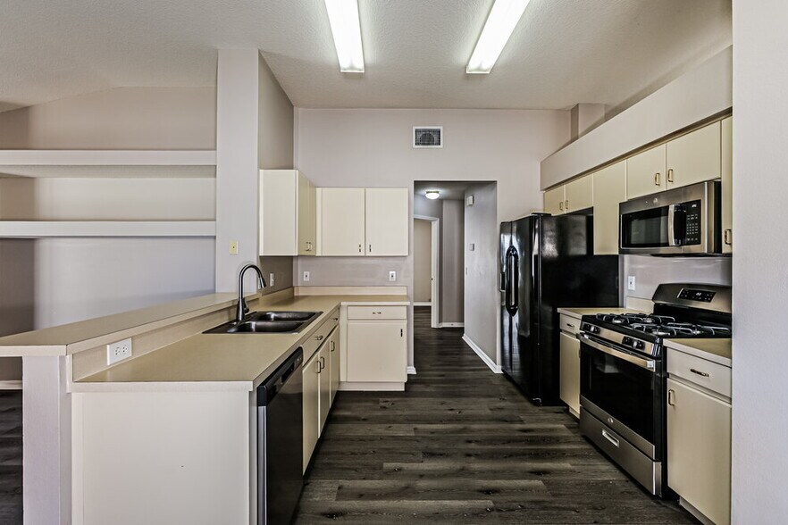 Building Photo - 30801 Tremont Dr