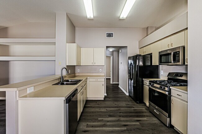 Building Photo - 30801 Tremont Dr