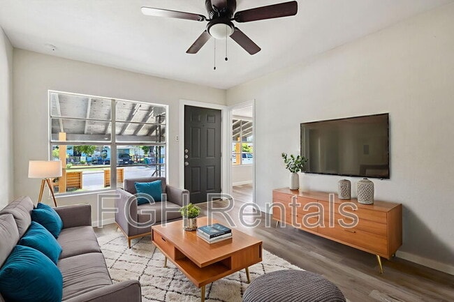 Building Photo - 2215 Hays St