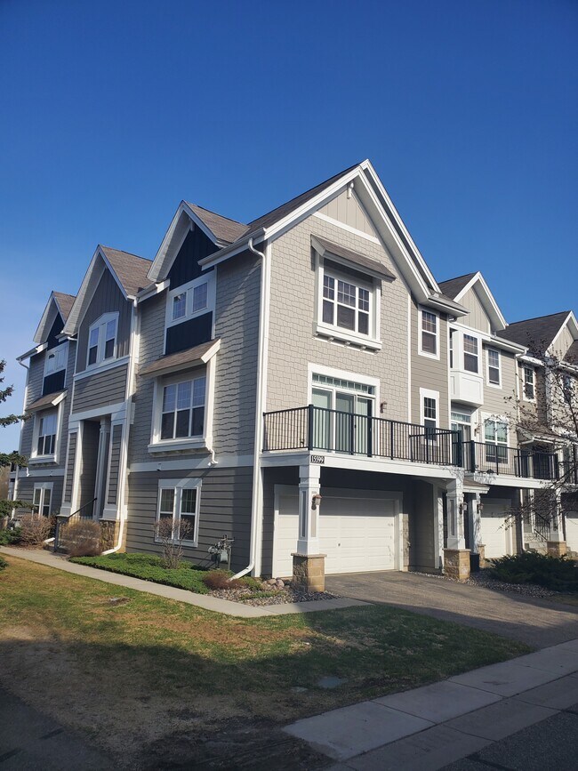 Building Photo - 15599 Early Bird Cir