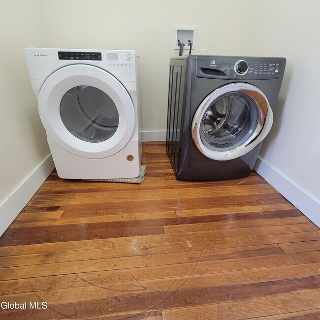 Building Photo - 762 Eastern Ave