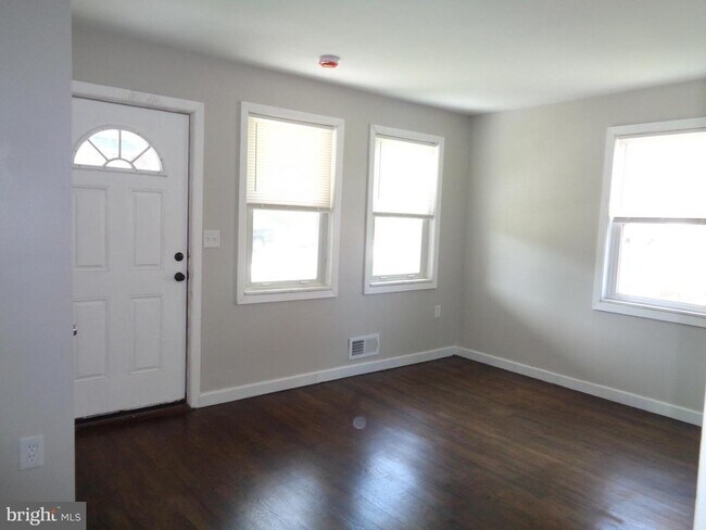Building Photo - 7150 Eastbrook Ave