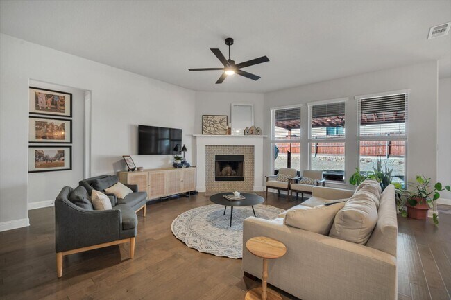 Building Photo - 4409 Dandelion Ln