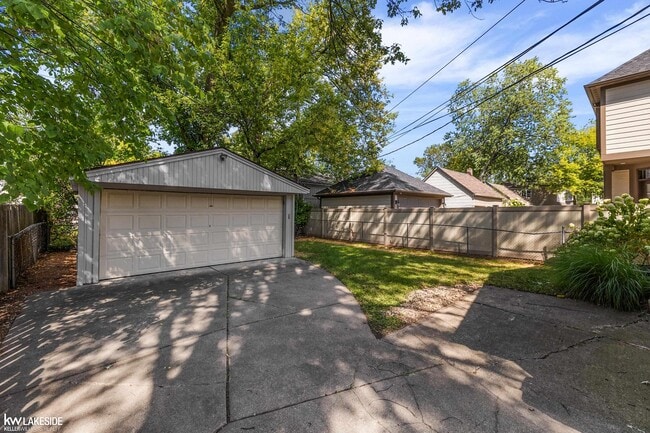 Building Photo - 1483 Bennaville Ave