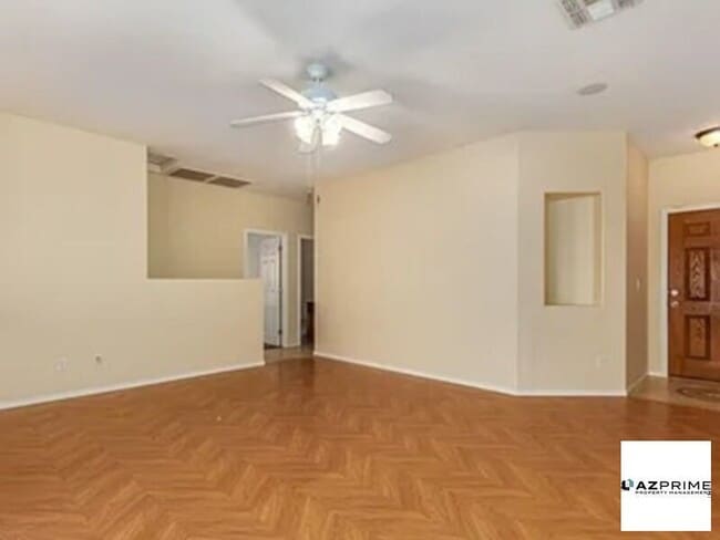 Building Photo - Great House