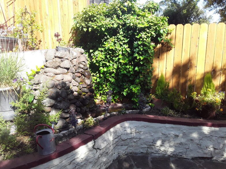 Building Photo - 6040 Buena Ventura Ave