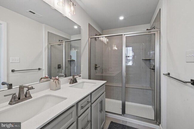 Building Photo - 1047 Watson Ct
