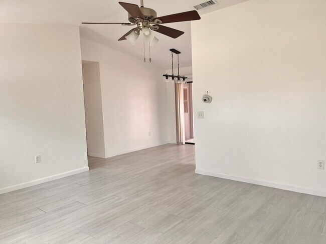 Building Photo - 2420 Briar Oak Cir