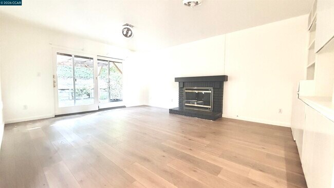 Building Photo - 3941 Campolindo Dr