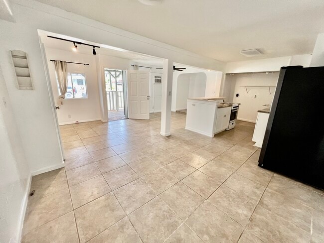 Unit A kitchen and dining - 91-720 Makule Rd