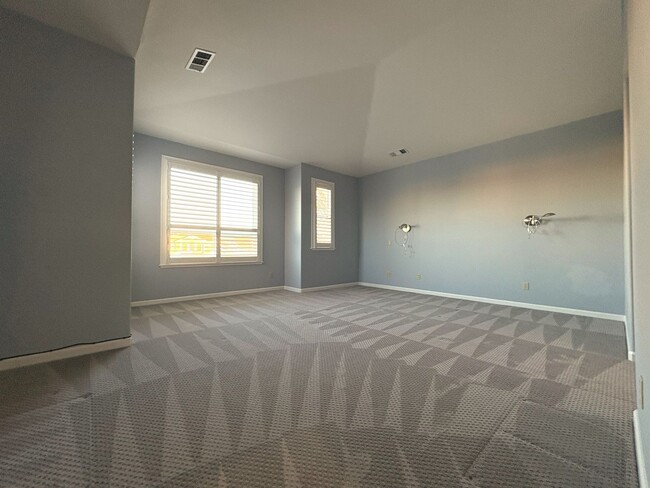 Building Photo - Charming Waterfront Single Family Home in Redwood Shores Available Now!