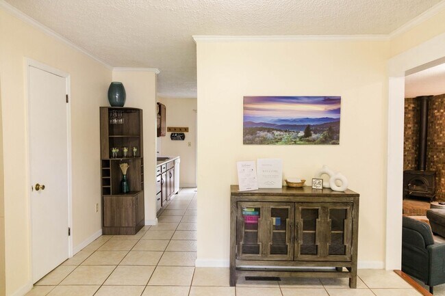 Building Photo - FULLY FURNISHED - Charming 3BR House in Arden