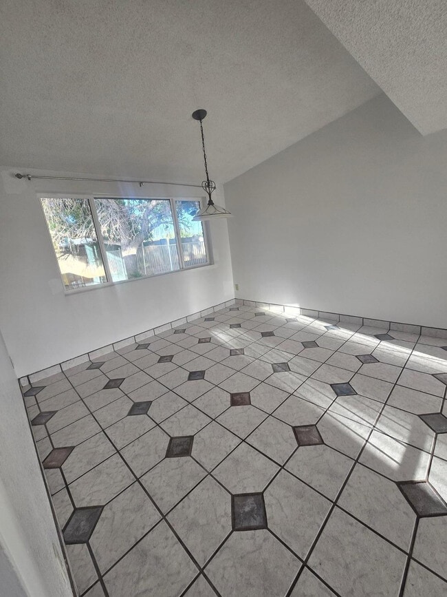 Building Photo - 3865 Redwing Pl