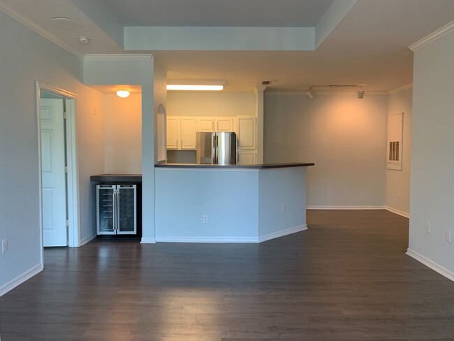 Building Photo - Full upgraded beautiful 2 Bed 2 Bath Condo.