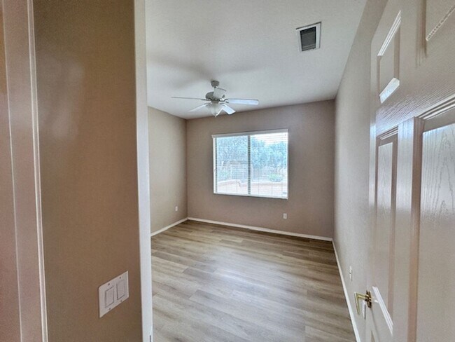 Building Photo - Updated 3 Bed/2 Bath in 55+ Community