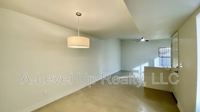 Building Photo - 2387 W Palo Dulce Dr