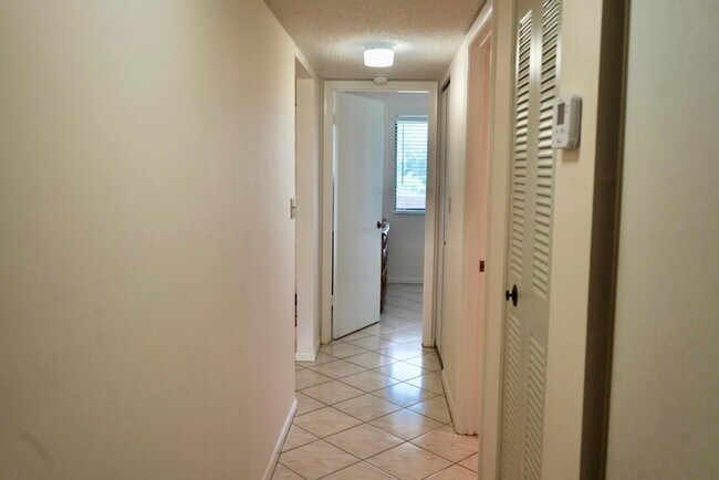 Building Photo - 3154 Via Poinciana