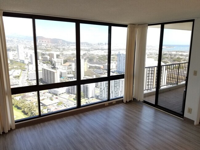 Building Photo - 2 bedroom, 2 bathroom, 2 parking @ Franklin Towers!!