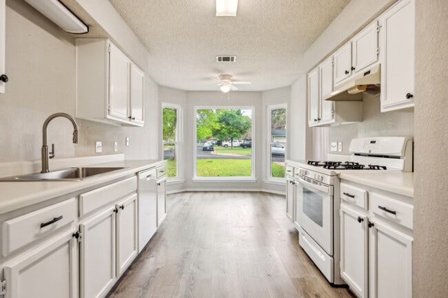 Building Photo - 4509 Alta Loma Dr