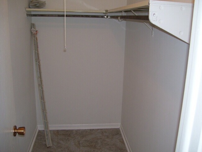 Building Photo - 260 Juniper Ln