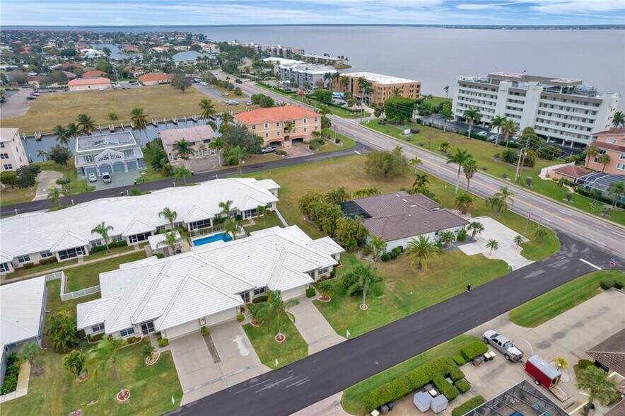 Overhead view - 207 Lewis Cir