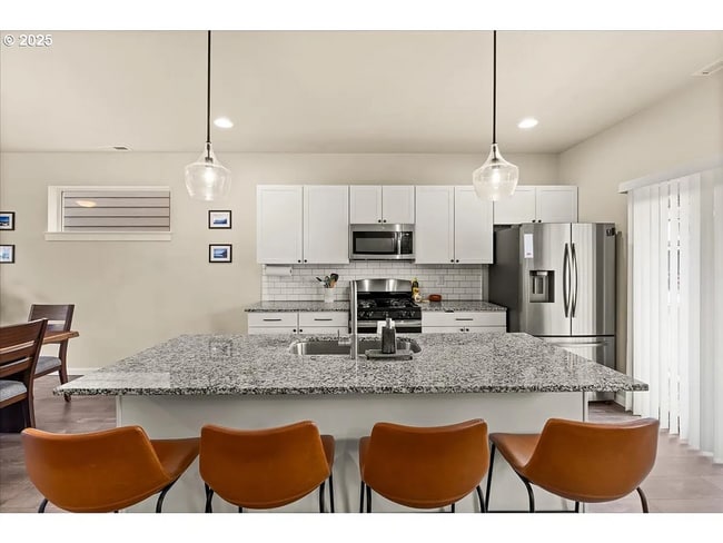 Building Photo - Modern Comfort Meets Convenience in Happy ...