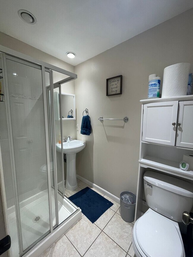 Building Photo - Cute Ranch Home w/ Fenced Yard and AC