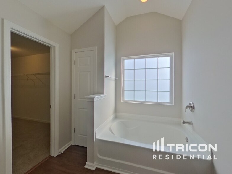 Building Photo - 2742 Rustic Ridge Ct