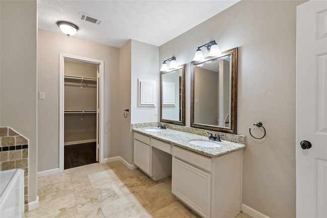 Building Photo - 3505 Stonegate Cir