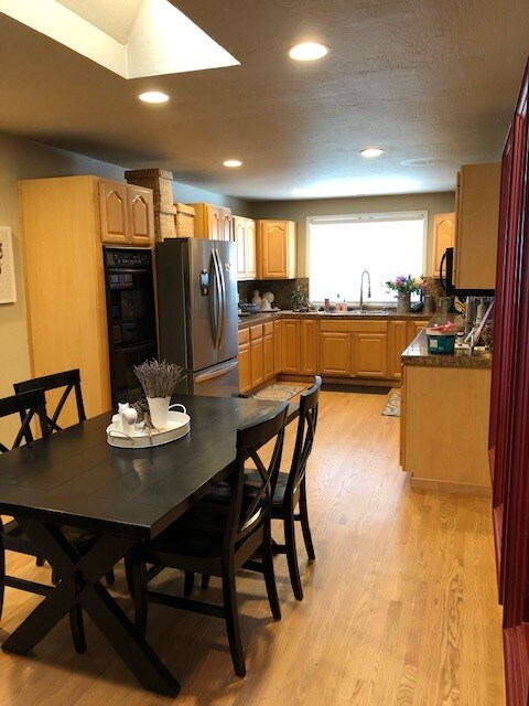 Kitchen - 13225 McCulloch Ave