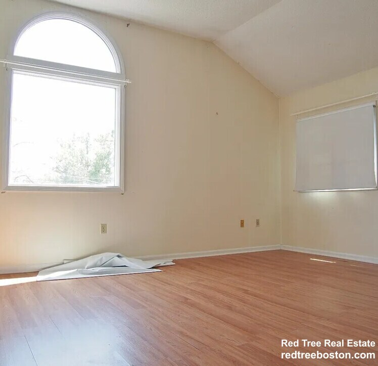 Building Photo - 9 Etna St