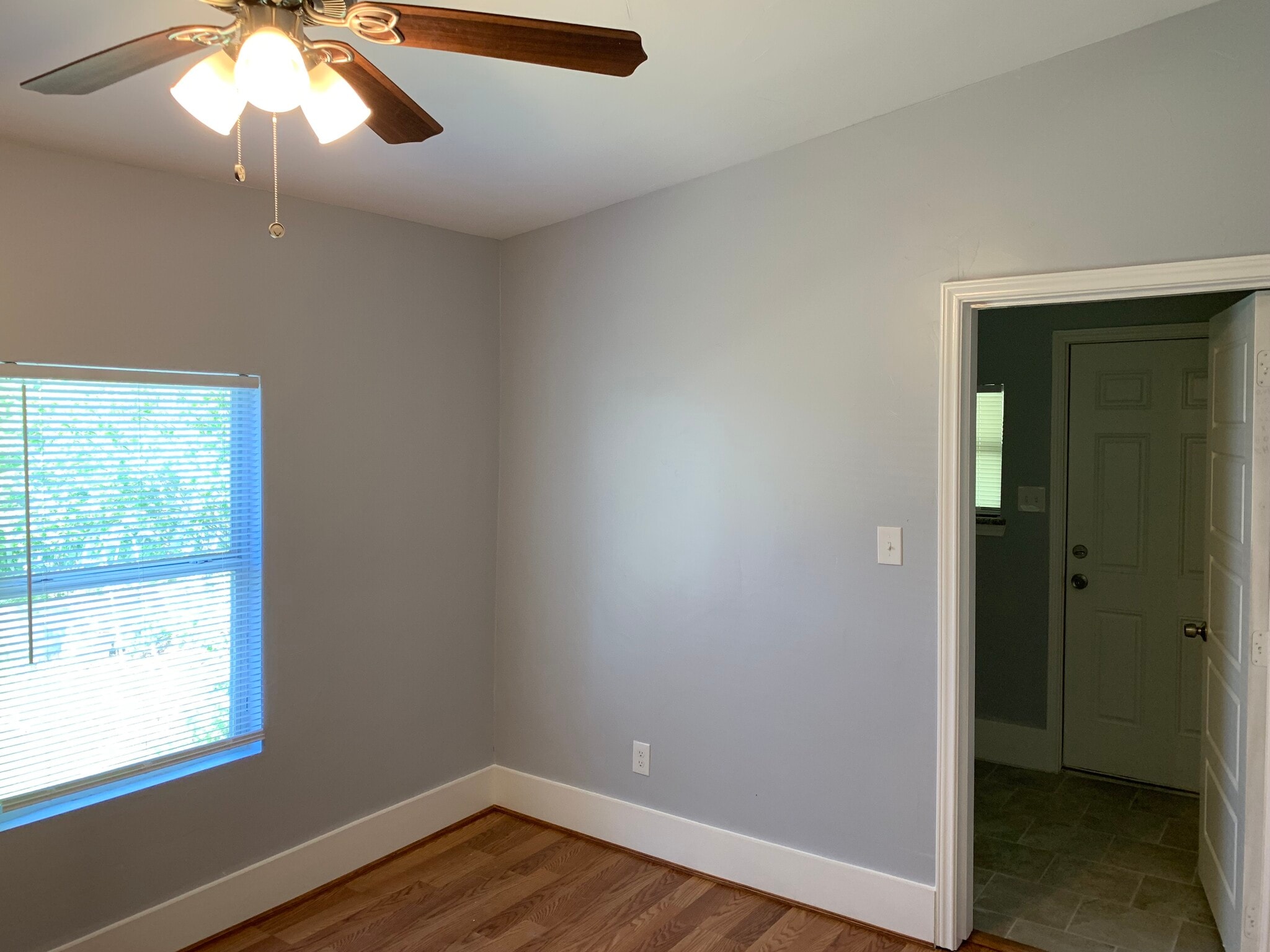 Building Photo - 519 E Evergreen St