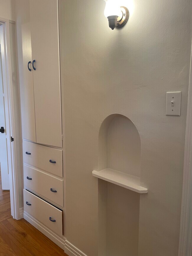 Building Photo - 1605 California Ave