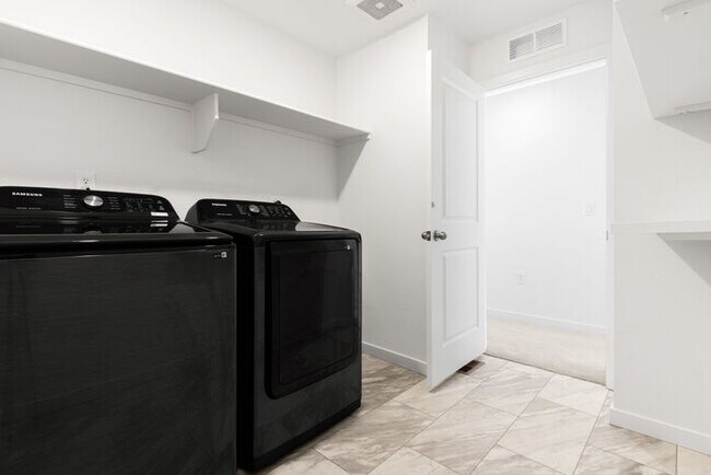 Building Photo - Charming 3 beds 2 baths in Commerce City! ...
