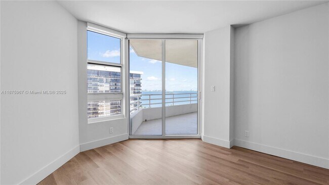 Building Photo - 555 NE 34th St