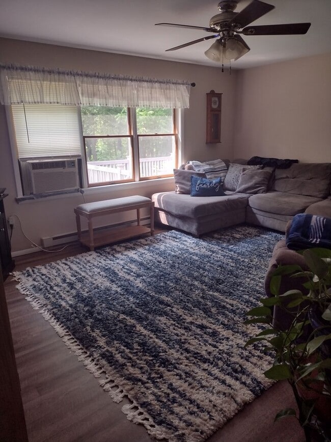 Building Photo - 3 Bedroom House in Houserville For Rent De...