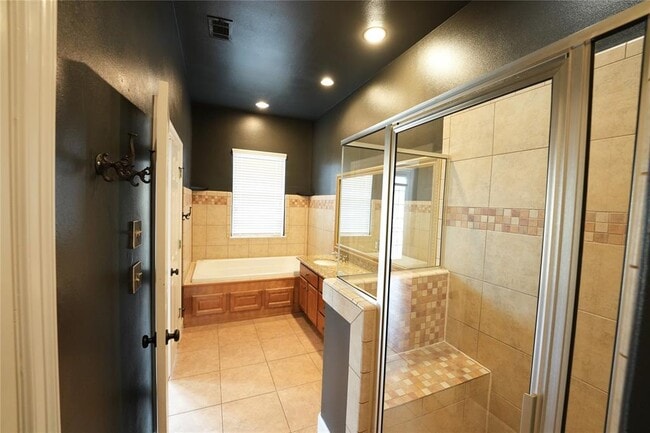 Building Photo - 10819 Almeda Park Dr