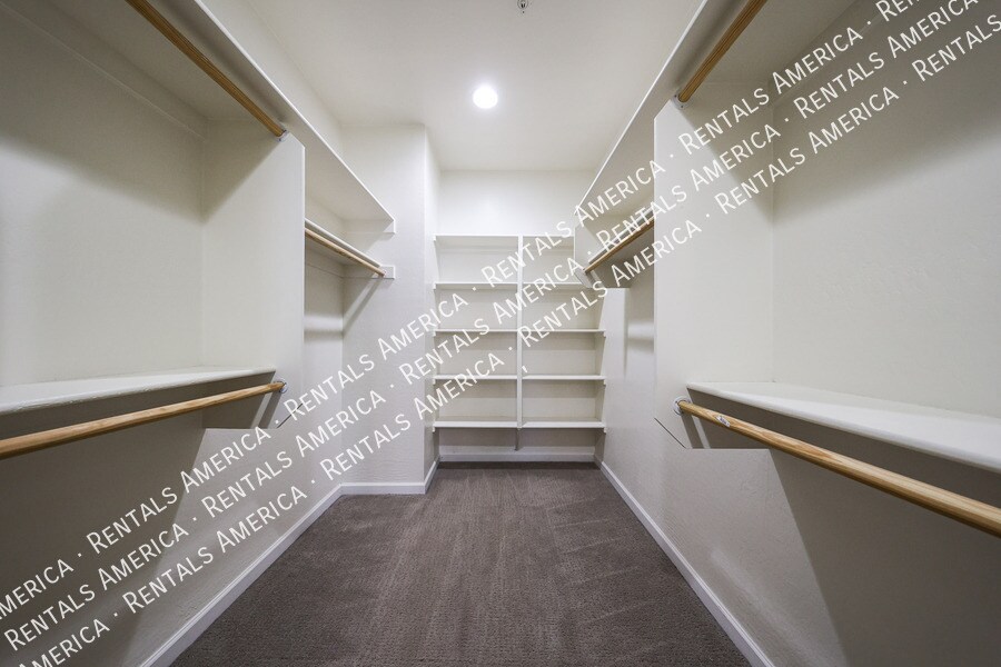 Building Photo - 1406 W Main St