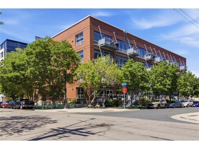 Building Photo - 710 N 4th St