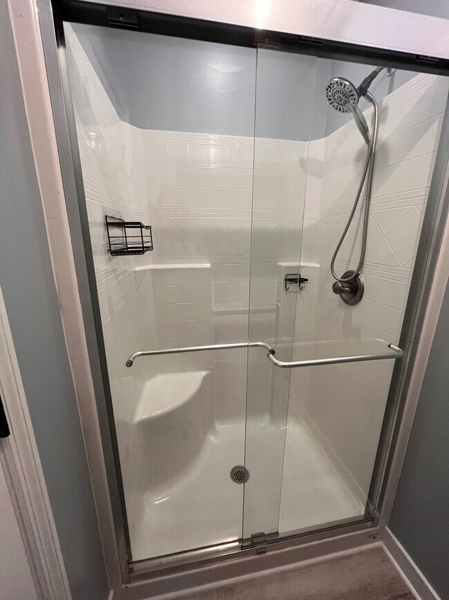 Building Photo - Avail NOW'n ROCK CREEK!