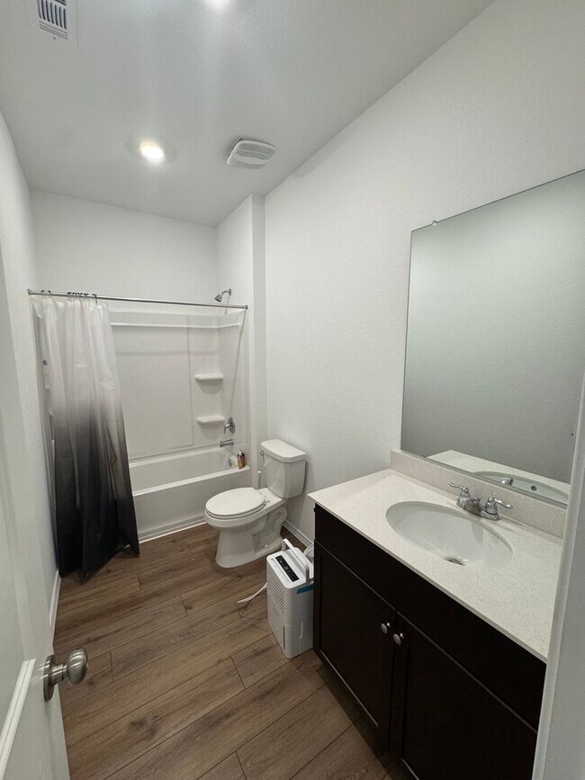 Building Photo - 3 Bed 2 Bath 2 Car Garage Home in Maxwell ...