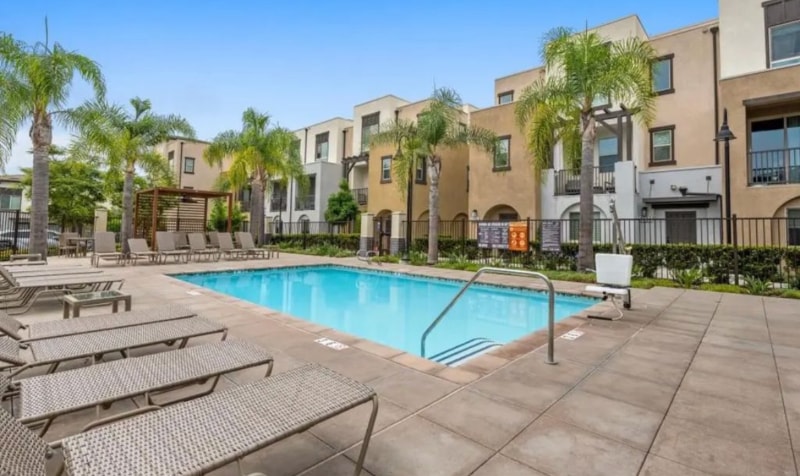 Building Photo - 2124 Solara Ln