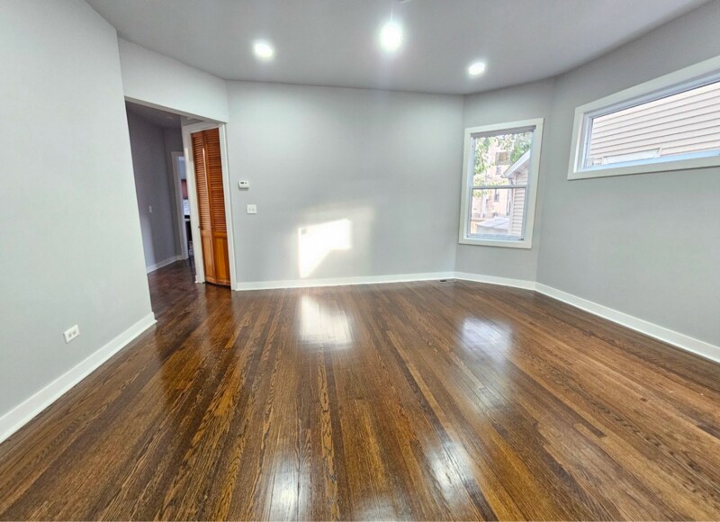 Building Photo - 121 N Menard Ave