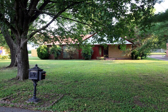 Building Photo - 1301 Richland Pl