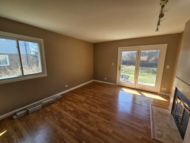 Building Photo - 687 Rosner Dr