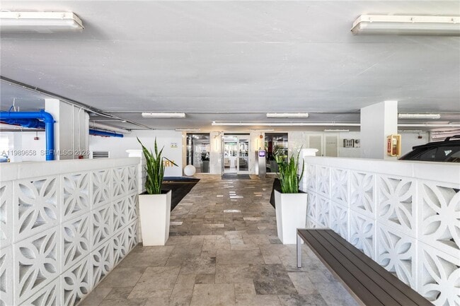 Building Photo - 401 Ocean Dr