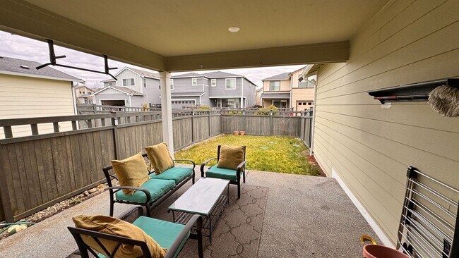 Building Photo - Beautiful 5 Bedroom Home Ten Trails Black ...