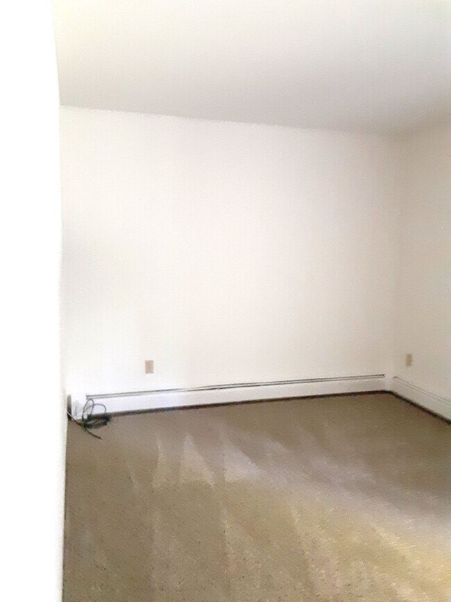 Building Photo - Lower 2 Bedroom with Patio - Optional Garage